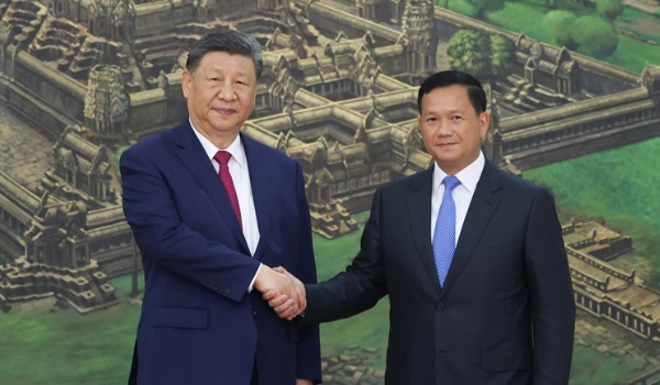 习近平同柬埔寨首相洪玛奈举行会谈