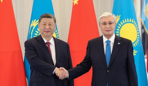 习近平同哈萨克斯坦总统托卡耶夫会谈