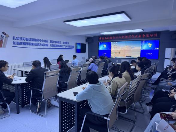 锤炼脚力笔力讲好景泰故事——景泰县融媒体中心开展新闻写作专题培训.jpg